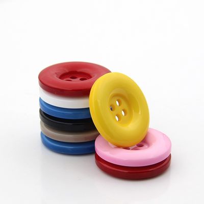 Oeko-tex Fabrikası Toptan Satış Giyim Aksesuarları Moda 4 Delik Plastik Düğme Giyim Düğmeleri Rezin Düğmeler