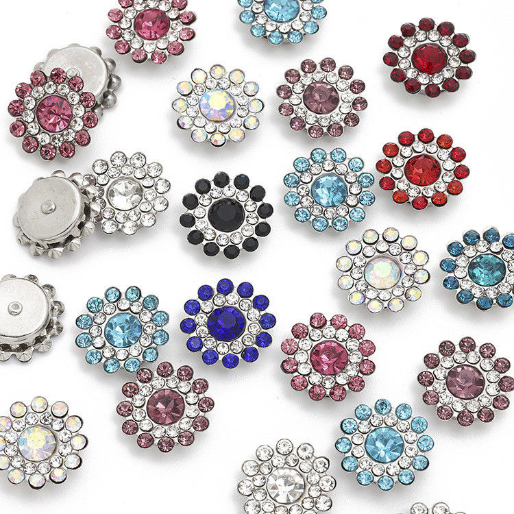 Aksesuar Çin Toptan Rhinestone Pearl Diamond Kristal Metal Düğme Giysi Saç Yay Merkezi